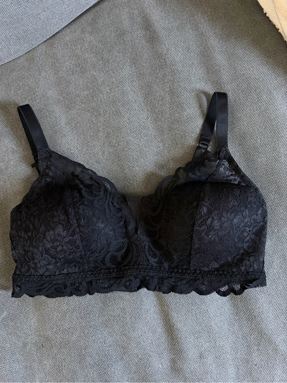 Bali Black Lace Underwire Bra with Adjustable Straps. Sz M